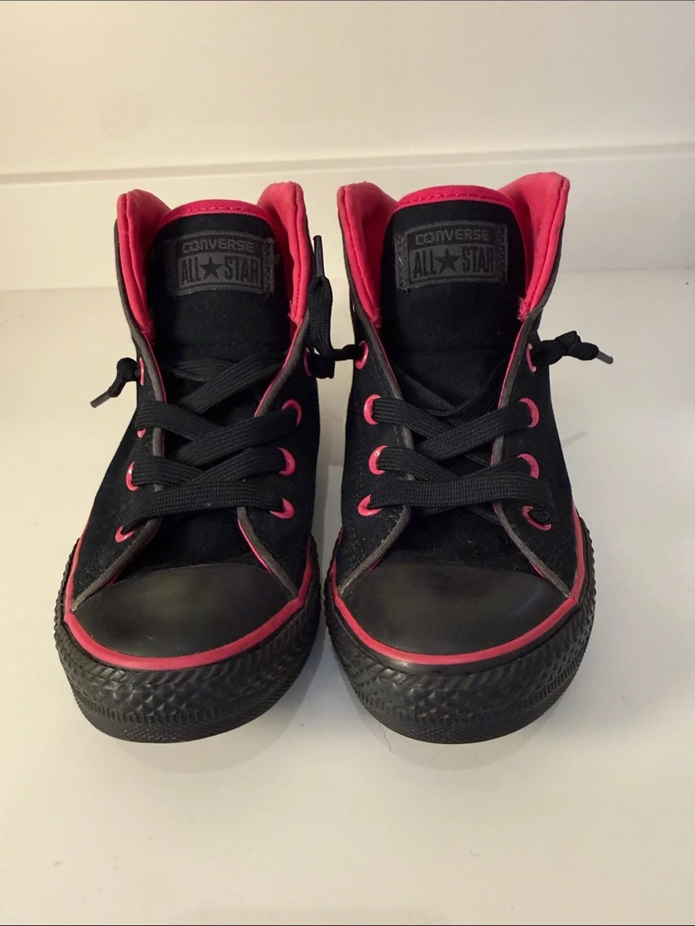 Chuck Taylor Converse All⭐️Star Girls Black High-Tops w/ Pink Trim - Size 4